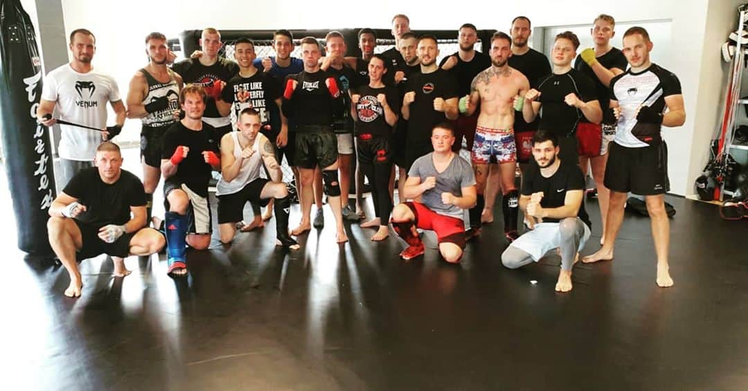 アンディ・サワーさんのインスタグラム写真 - (アンディ・サワーInstagram)「🥊Yesterday gave my first international seminar by my friends from Germany @kingdom_of_sports_fight_team.  📑They are the first German affiliate from @andysouwerkickboxing  Lot's of work in the future, but that's the definition of settings goals with eachother! Looking forward to it!  Train hard but also smart😉🤷‍♂️  DM for more info about my seminars or email  Info@kickboxinguniversity.nl  #seminar #training #knowledge #kickboxing #andysouwer #university #worldwide #program #smarttraining」9月13日 23時12分 - andy8souwer2official