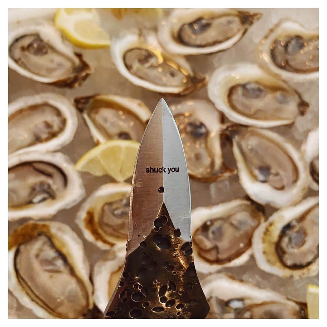 ジェシー・ベイリンのインスタグラム：「oyster knife I had engraved for my dad a few Christmas’ ago.」