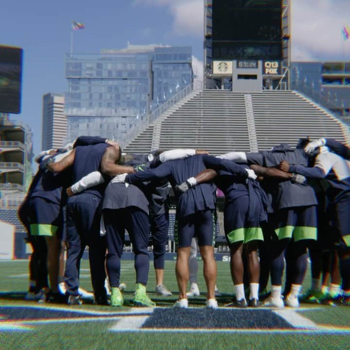 ラッセル・ウィルソンのインスタグラム：「Year 9️⃣ #GoHawks」