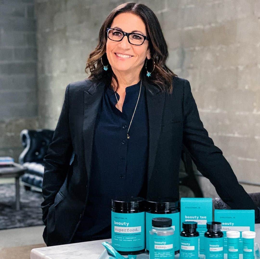 ボビー・ブラウンのインスタグラム：「@Evolution18 is hiring! We are looking for a brilliant GM to lead the team on this indie brand and it’s growth. Head over to @linkedin to see the job description and apply.」