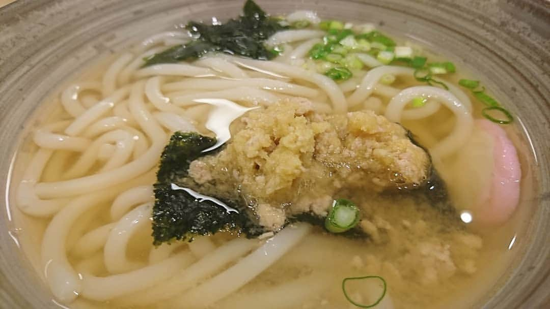 松本康太さんのインスタグラム写真 - (松本康太Instagram)「「黄金生姜うどん」博多うどん独特のクタクタ麺に黄金生姜がとっても合うのです(*^^*)   #博多うどん #クタクタ麺 #うどん #黄金生姜 #生姜 #黄金生姜うどん #博多うどんよかよか #有楽町 #レギュラー松本 #あるある探検隊」9月13日 23時21分 - aruarutankentai.matsumoto