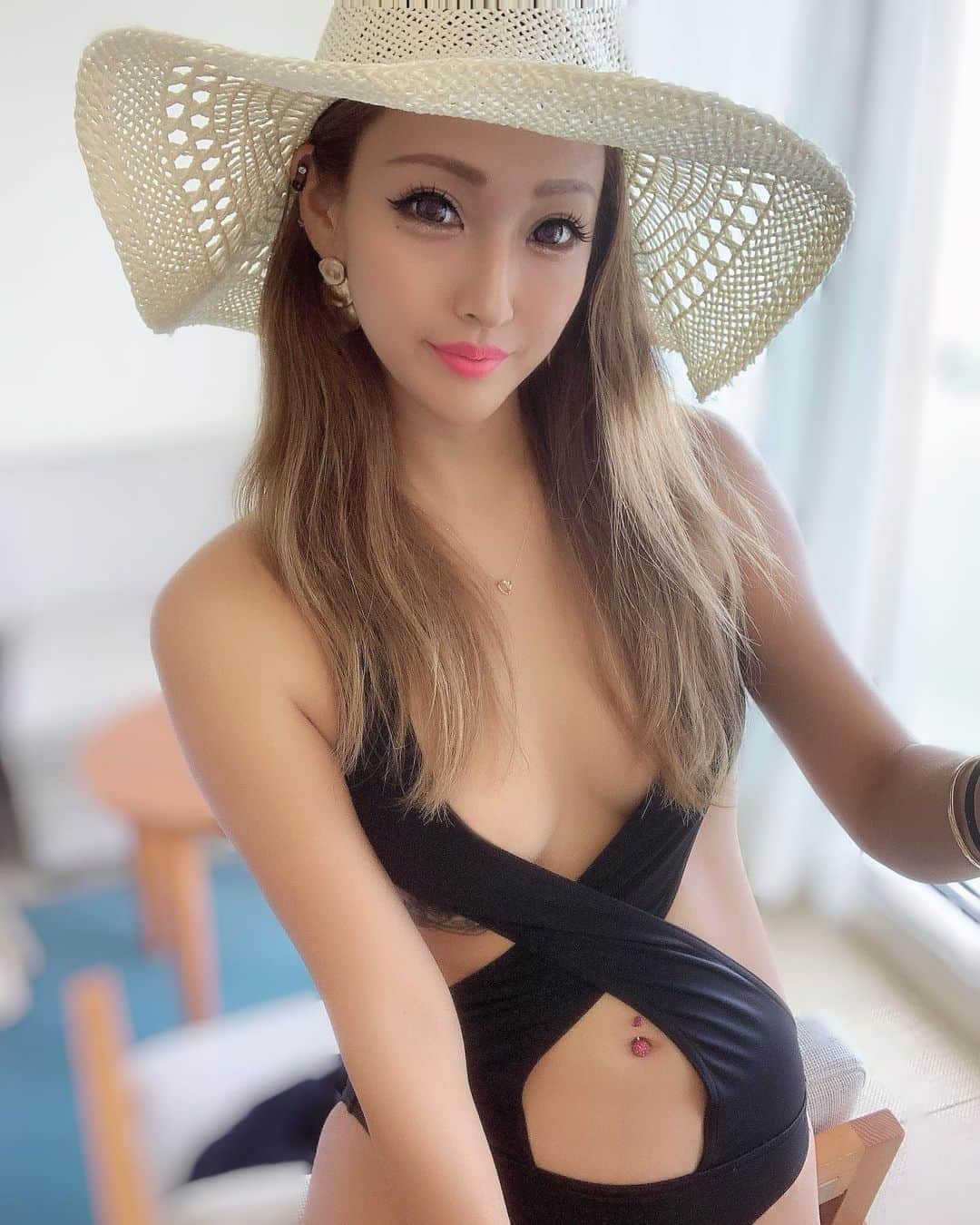 のインスタグラム：「このビキニは色々危険⚠️笑  #キャバ嬢#キャバクラ#dance#錦#東京#ねこ#happy#sea#glamorous#ネイル#カフェ#ランチ#夜カフェ#すすきの#歌舞伎町#ホスト#中洲#佳那嬢#makeup#六本木#かわいい#飯尾ナンバーワン#ビキニ#美容#整形#美尻#ゴルフ女子#筋トレ女子#gym」