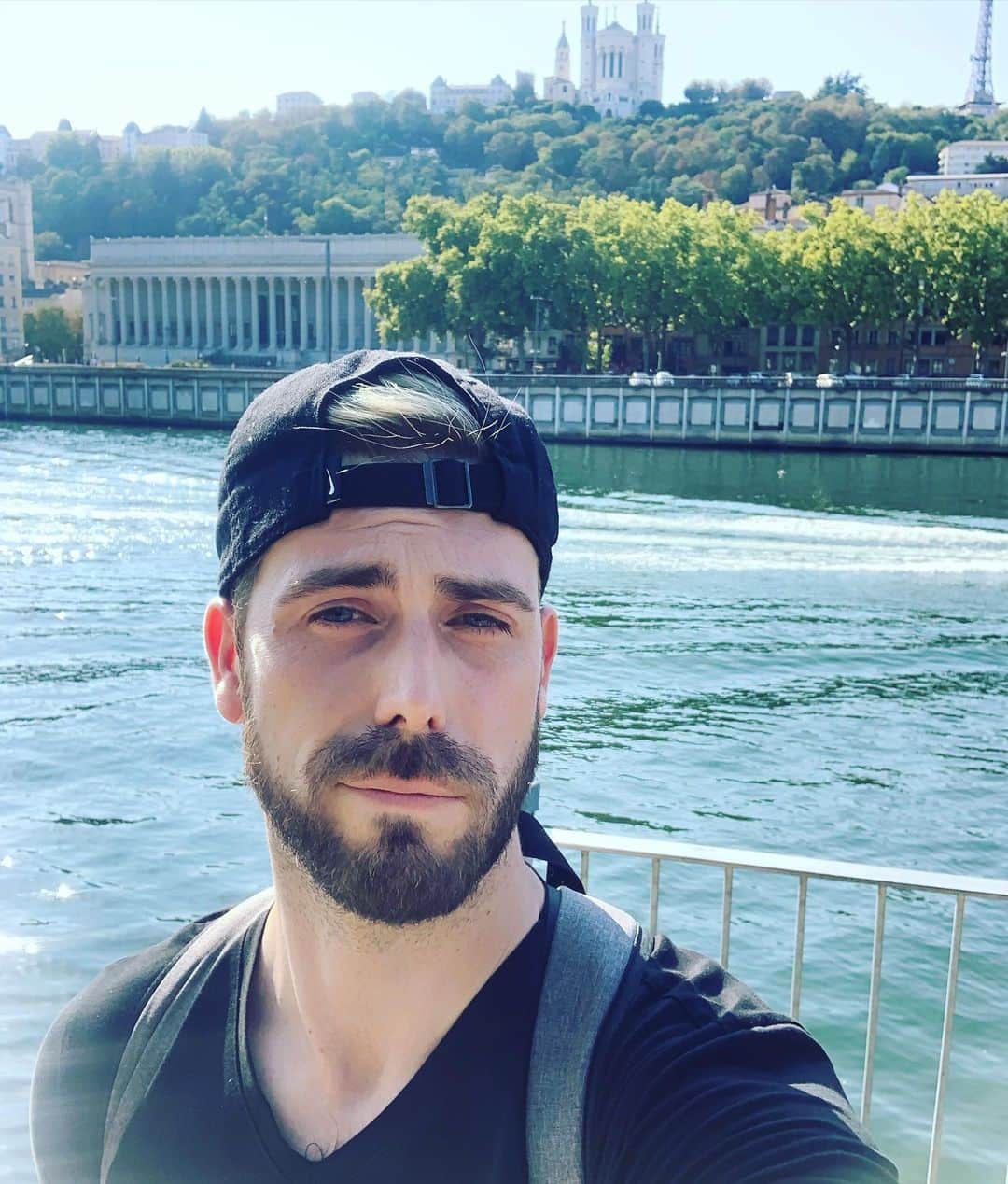 ニール・ブラウンのインスタグラム：「Enjoying the weather in gorgeous Lyon with  my gorgeous @celia_robledo! 6 years has been too long!! 🤩😘  #instapic #instamoment #instamood #lyon #love #friendship #instagay #gay #coach #coachinglife #followme #instafollow #cute #beard #igers #igerslyon」