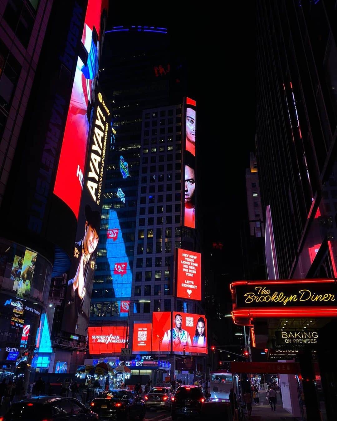 サネリー・ジェームズのインスタグラム：「Much love NYC! Miss you and hope we can connect soon again. Stay positive!! 🙏🏾❤️」