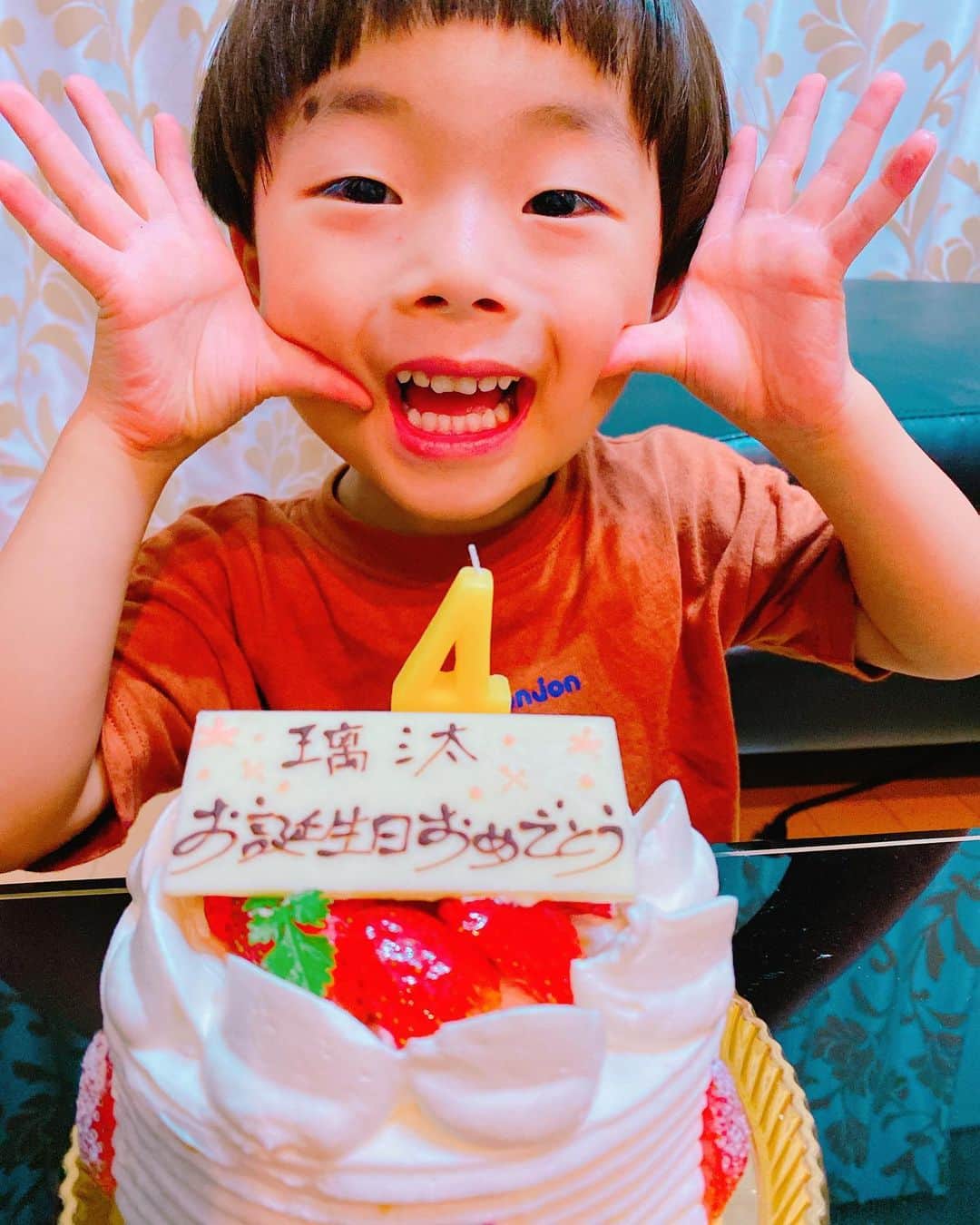 遠藤彩香のインスタグラム：「Happy☻໌*✰☻ັBirthday☆+｡:.ﾟ 4歳に、なりますっ🎂✨ やっとオムツ離れ出来そう！ 今年わ前倒しで。 #りーた#お誕生日#happybirthday#9月14日 #ケーキ買ってきて#頼んだ#小さめでいいよ #小さすぎるわ#Σ☼⃝⃙⃚⃘⃟⃓⃒⃠Д☼⃝⃙⃚⃘⃟⃓⃒⃠ᵎᵎᵎ	#超ブーイング#🧑🏻」