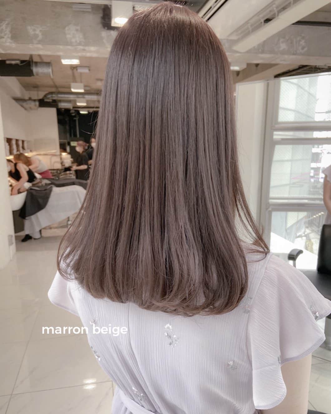 佃加菜のインスタグラム：「marron beige♡ 柔らかいマロンベージュは黄色味をなくし 秋らしい🍂色味でおすすめです♡ まろやかな明るさで可愛い♡ 毛先はぱつっとカット♡」