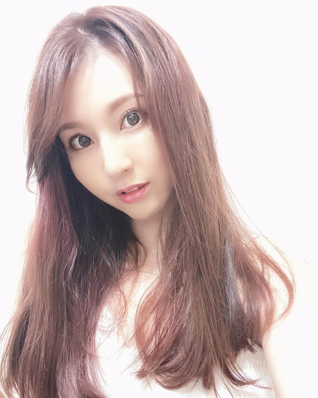 辰巳ゆい ヘア 辰巳ゆいさんのインスタグラム写真 - (辰巳ゆいInstagram)「20センチくらい髪切ったん💇‍♀️ カラーも、暗くしたのだ😚  汗だく期じゃなくなったら、前髪切ろうかなぁー笑 まだまだ、汗だく期なので前髪作ると大変なので🤣 前髪ビシャビシャになっちまう💦」9月13日 23時  ...