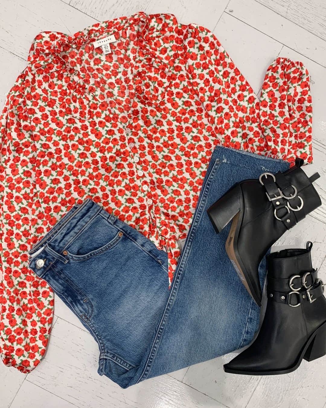 トップショップさんのインスタグラム写真 - (トップショップInstagram)「Roses are red, this blouse is cute, especially with straight jeans and Hadria boots. #TopshopStyle Tap to shop or shop via the 🔗 in bio.」9月14日 0時00分 - topshop
