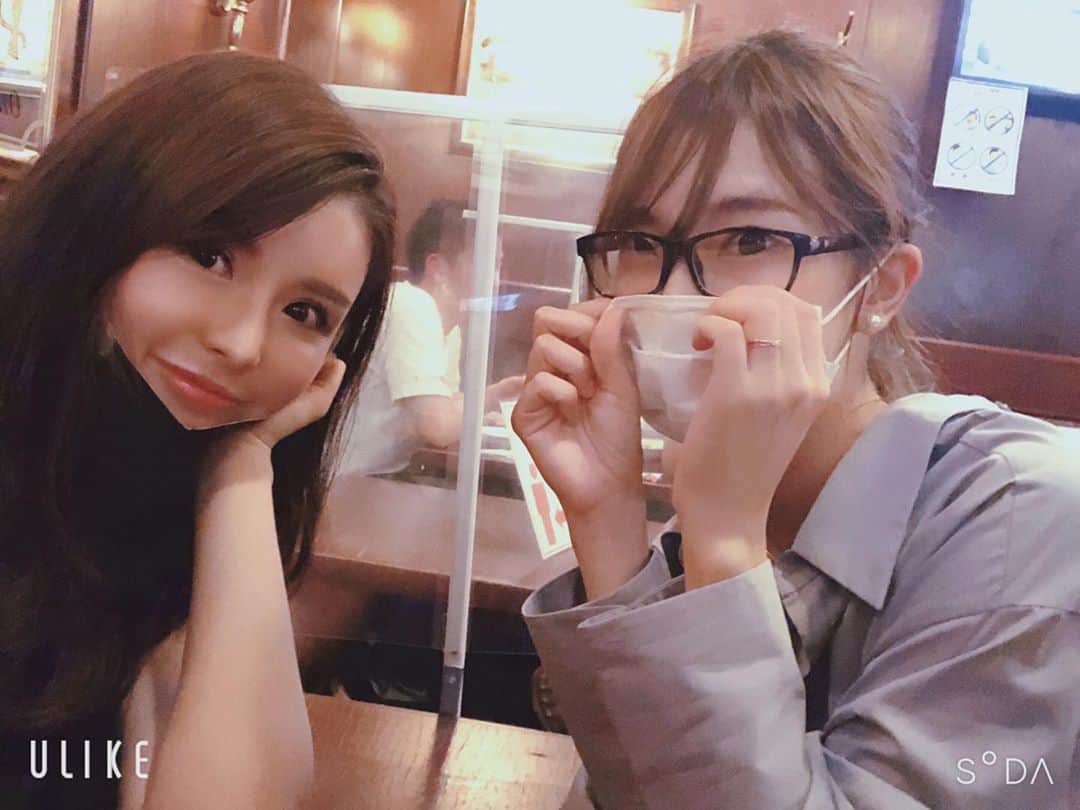 のインスタグラム：「みゆしーと焼き鳥の会🐔 お誕生日プレゼントありがとう🎁 次はどこに連れて行こうかなー🍽  #esmile #owltech #lady #girlsparty #gourmet #dinner #gelatopique  #present #thanks #girlsgroup #racequeen  #pic #instalike #goodnight  #surprise」