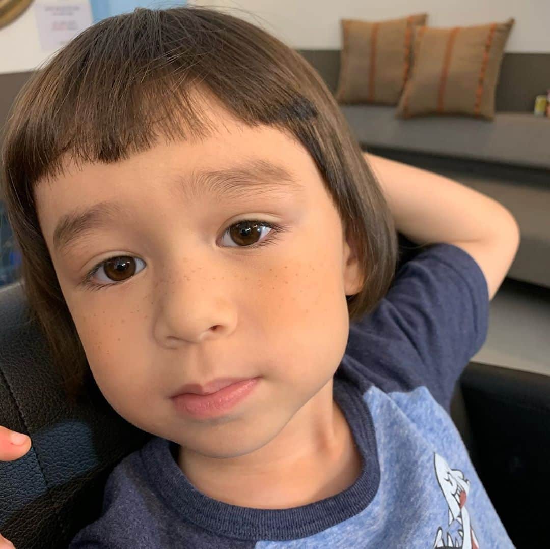サム・ハミントンのインスタグラム：「My two little rockstars!  나의 아이돌들」