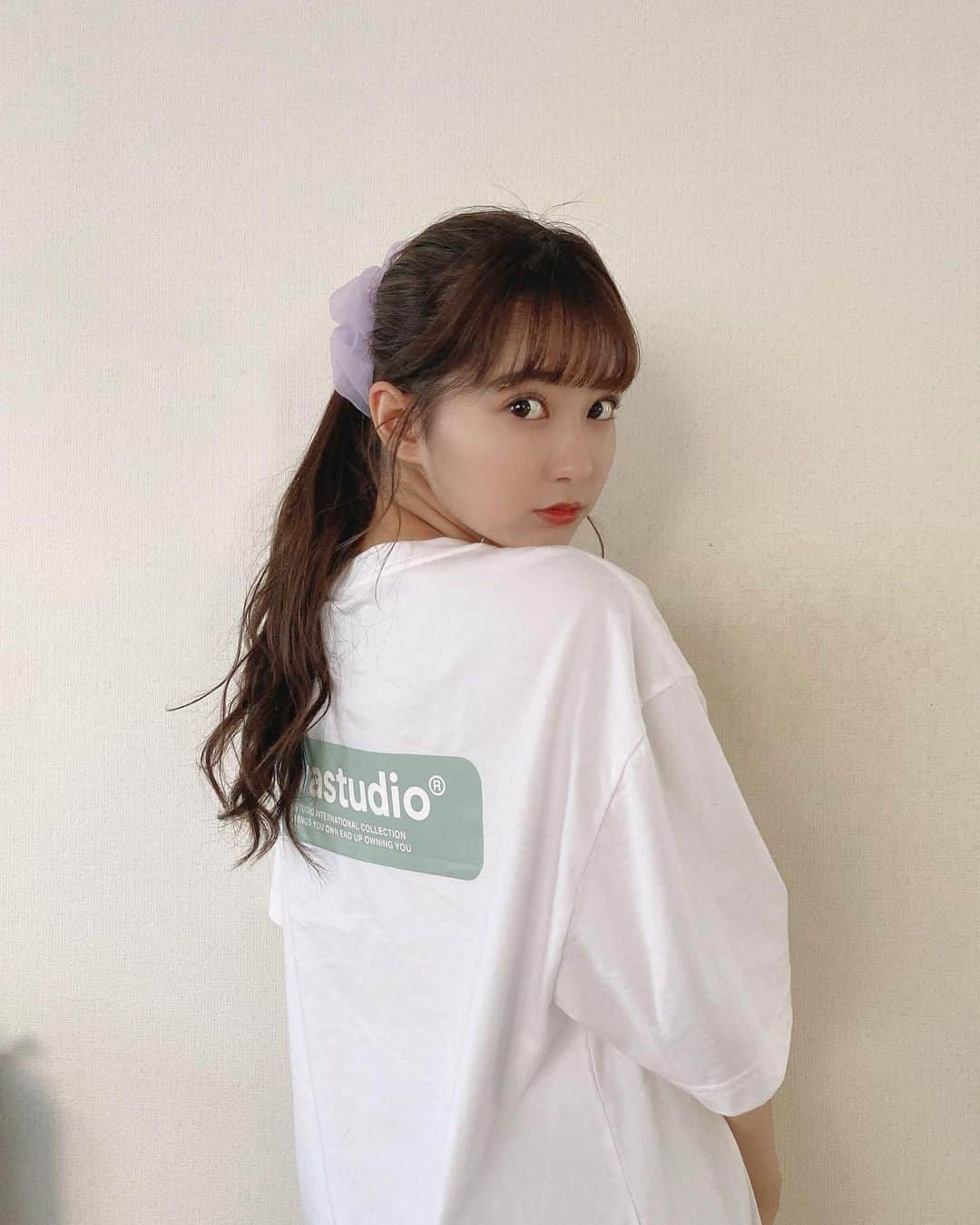 神﨑沙穏さんのインスタグラム写真 - (神﨑沙穏Instagram)「一目惚れのTシャツ🤍💚 inしてもかわいい！ #vivastudio」9月14日 0時27分 - i_am_saon