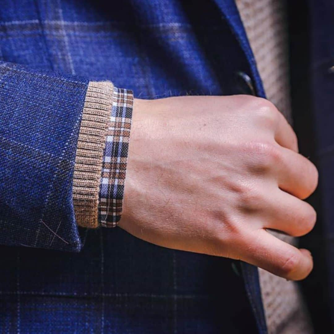 アイクベーハーのインスタグラム：「Fall is almost here and you know what that means... Layers! ✨ 📷: @ccjenkinsphoto . . . . . #weddingstyle #mask #ikebehar #classic #classicmenswear #mensstyle #suitandtie #menswearblog #vintage #film #style #covidrelief #fashionblog #suitandtie #blacktie #behar #suited #whiskey #fallfashion #sweaterweather #mask #ties  #plaid #facemask #covi̇d19 #newyork #styleinspo」