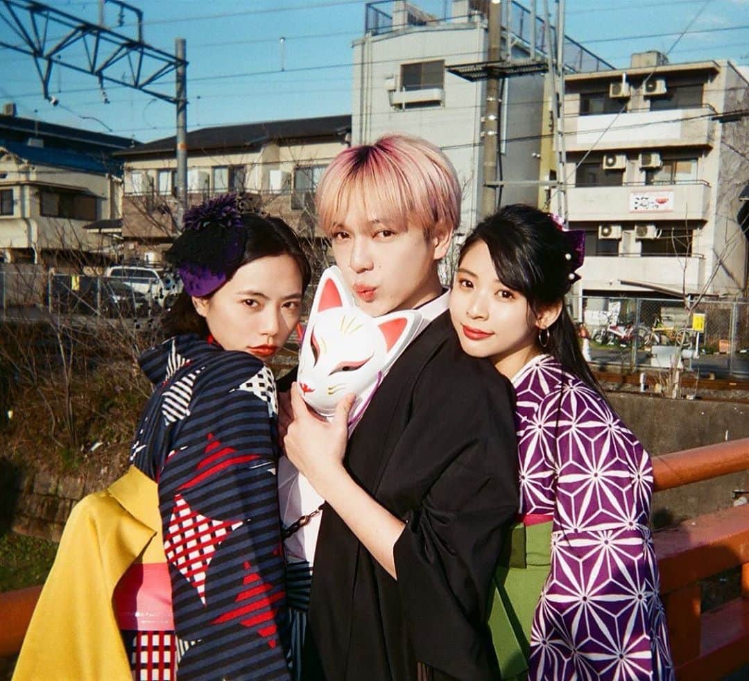 NAOPISのインスタグラム：「難しい熱帯夜も終焉と共に来年再生を迎えます。。楽しい夏をありがとう🥺﻿ ﻿ 秋よいらっしゃい！🍂﻿ ﻿ 9月も半ば！一つ一つできたよサインを自分にあげましょう💮﻿  ちなみに写真は去年京都で過ごした時の一枚📸　土地をかんじながらカルチャーに合わせたお粧しした事なかったから新鮮だった☺️  コロナ大変だけど最善の予防をつくしながら新しい土地に足を過ごしてむかいたいな…(願望) ﻿ おやすみなさい🌙」