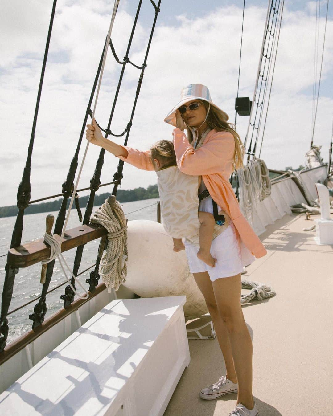 Amber Fillerup Clarkさんのインスタグラム写真 - (Amber Fillerup ClarkInstagram)「Went on a sightseeing day sail in Yorktown yesterday! I think Yorktown is my favorite so far. So charming and beautiful! Thank you for the amazing trip @visitwilliamsburg #visitwilliamsburg #ad」9月14日 0時45分 - amberfillerup