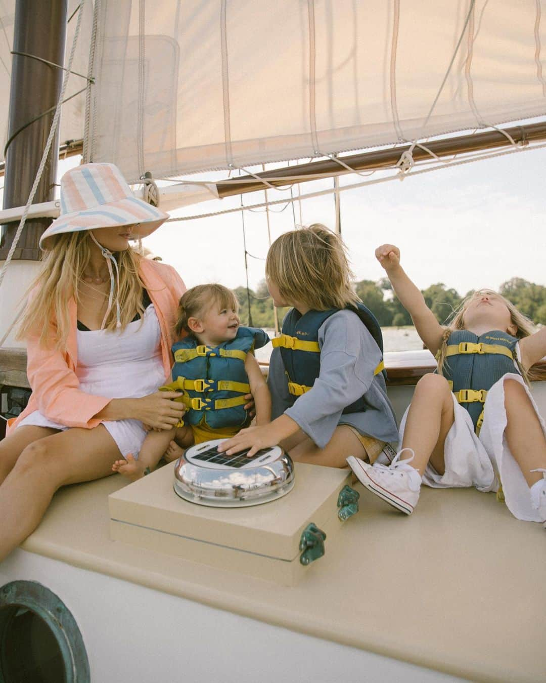 Amber Fillerup Clarkさんのインスタグラム写真 - (Amber Fillerup ClarkInstagram)「Went on a sightseeing day sail in Yorktown yesterday! I think Yorktown is my favorite so far. So charming and beautiful! Thank you for the amazing trip @visitwilliamsburg #visitwilliamsburg #ad」9月14日 0時45分 - amberfillerup