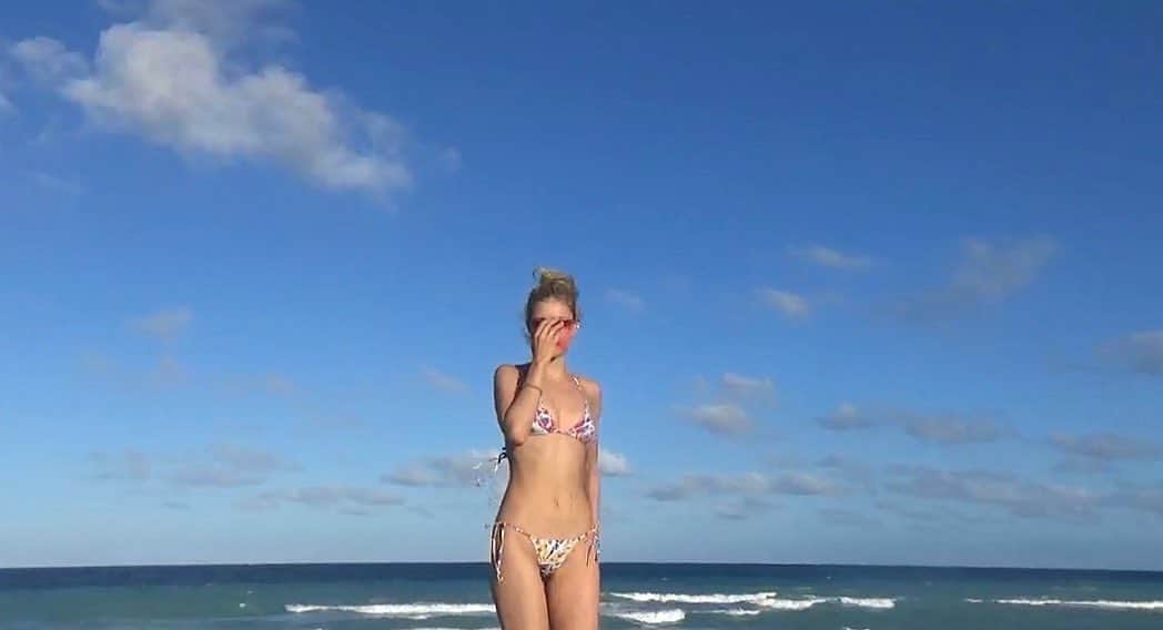 ニコラ・ペルツのインスタグラム：「camcorder chronicles 🧚🏻」