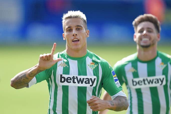 クリスティアン・テージョのインスタグラム：「Un Domingo feliz!!!😀💚 Grande equipo! +3🚀💪 @realbetisbalompie @laliga」