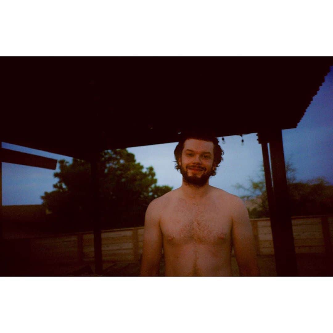 キャメロン・モナガンのインスタグラム：「Just a hairy boy being blurry.  (I only brought one hat on this trip)」