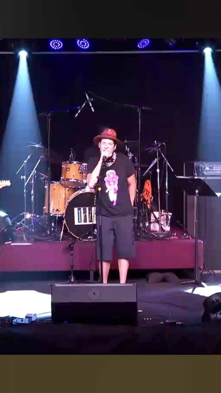 ロブ・モローのインスタグラム：「recorded live w/ @thetribebandla  @coach_house concert hall in #sanjuancapistrano (no audience) #Top50AllTimeFavoriteSongs #TheBeatles hosted by #ChrisCarter @breakfastwiththebeatles @rockcellarmag @alerttheglobe」
