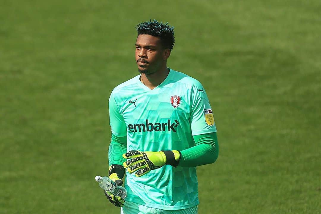 ジャマル・ブラックマンのインスタグラム：「Buzzing to keep a clean sheet ✅ and secure the 🌲 points 😁 feels great to be back playing Champ ball...Good to see some old faces yesterday as well 🙌🏾 #RUFC @1ynxgk」