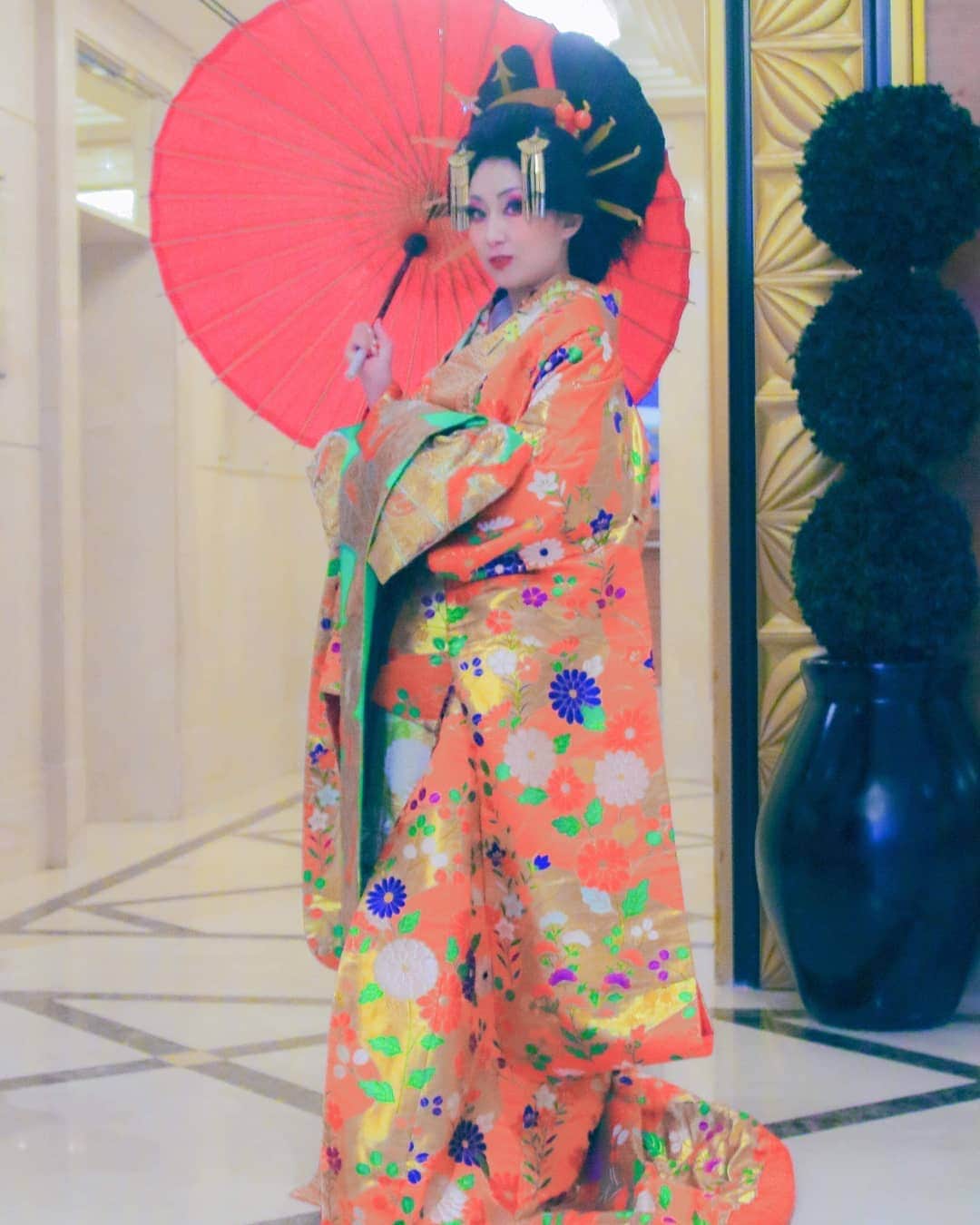 Loxyさんのインスタグラム写真 - (LoxyInstagram)「japanese kimono! #成人式　じゃないよ！笑 年内予定していたアラブ、他海外フェスティバルはコロナの影響で来年になるそうです。 来月10/16〜10/18は belly dance world  festival! virtual and real! 皆様是非ご参加下さいませ! 和物衣装は12/15までオーダー受付ます。 Belly dance world Festival 2020  オリエンタルベリーダンスワールドカップフェスティバル Oriental BDWC Festival2020  ▶開催日:10/16-10/18  ★10/16 ON LINE WORK SHOP FROM EGYPT  オンラインワークショップ Princess of Cairo Sonya of Cairo  ★10/17 BDWC なかのZERO ホール Virtual Reality Festival 　12:00-17:00 CHAMPION SHIP 　　　　　　　Final Competition   Japan Cup    World Cup    予選通過者による決勝戦！  ★10/18 ON LINE WORK SHOP  ▷リアルWORK SHOP  :BASS ON TOP 高田馬場 Tatiana  Kasumi Kimura  〜応募要項〜  Application requirements  A.記載事項　Matters  1.お写真添付　   Photo  2.お名前とダンサー名   Name and Dancer Name   3.所属スクール、スタジオ   Your School and  Studio  4.ご生年月日(または年代)  Birthday  or Age.　ERA  5.ご住所   Adress  6.お電話番号   Telephone Number  7.メールアドレス   E mail adress  8.ベリーダンス歴 　プロフィール   Profile  など  B. 必須条件　Conditions of participation  オリエンタルベリーダンス歴二年以上の方   OrientalBelly dance person with more than 2 years experience  Entorī ni wa saitei ichi kamoku no wākushoppu jukō ga hitsuyō to narimasu  In the entry At least one subject workshop is required  Courses include online workshops  13歳からシニアまで、年齢不問 未成年の方は保護者の同意が必要となります   From 13 years old to seniors, regardless of age Minors need parental consent  C. ダンスステイタス 　Dance States  1.STUDENT(グループなどのチームのみ)  Only Group Performance  2.アマチュア    Amateur  3.セミプロフェッショナル    Semi Professional 4.プロフェッショナル    Professional  D. 演技人数　 　How many Dancers of performances  1.ソロ(１人)  Solo   2.グループ(二人以上) Group ( Two persons more)  E. ジャンル　   Genre  1.オリエンタル    Oriental  2.フォークロア    Folklore  3.フュージョン.その他    Fusion and Others  F. エントリー予選ビデオ申し込み受付 9月末まで Qualifying entry deadline 9/30 Until  E mail  bellyjapansuperstars@gmail.com  BDWC運営事務局宛に必要事項を記載、 写真とビデオ添付のこと  ※注:BDWC ワークショップは 必ず一科目以上はご参加してください 二科目目からは割引が適応されます  Fax ご希望の方は 042-866-6540まで、 必要事項とビデオのYouTuberアドレスなどの記載をしてFAX してください  G. オンライン出場 リアル出場  H. CD部門 オールステイタス ライブ部門(セミプロ、プロフェッショナルの方のみ)  I. エントリー料金 ビデオ審査　 ソロエントリー　8.000円　 本選　　　　10.000円 ライブ　　　12.000円　 　　　　  🎎🎎🎎🎎🎎🎎🎎🎎🎎🎎🎎🎎🎎🎎🎎🎎🎎🎎🎎🎎🎎🎎🎎🎎🎎🎎🎎🎎🎎🎎🎎🎎 #着物#ひな祭り#花魁  🎎 #arab#abudhabi#dubai #kimono#japan #showdancer #followme#liker #likes #likeall #likealwayslike」9月14日 1時43分 - dancerloxy