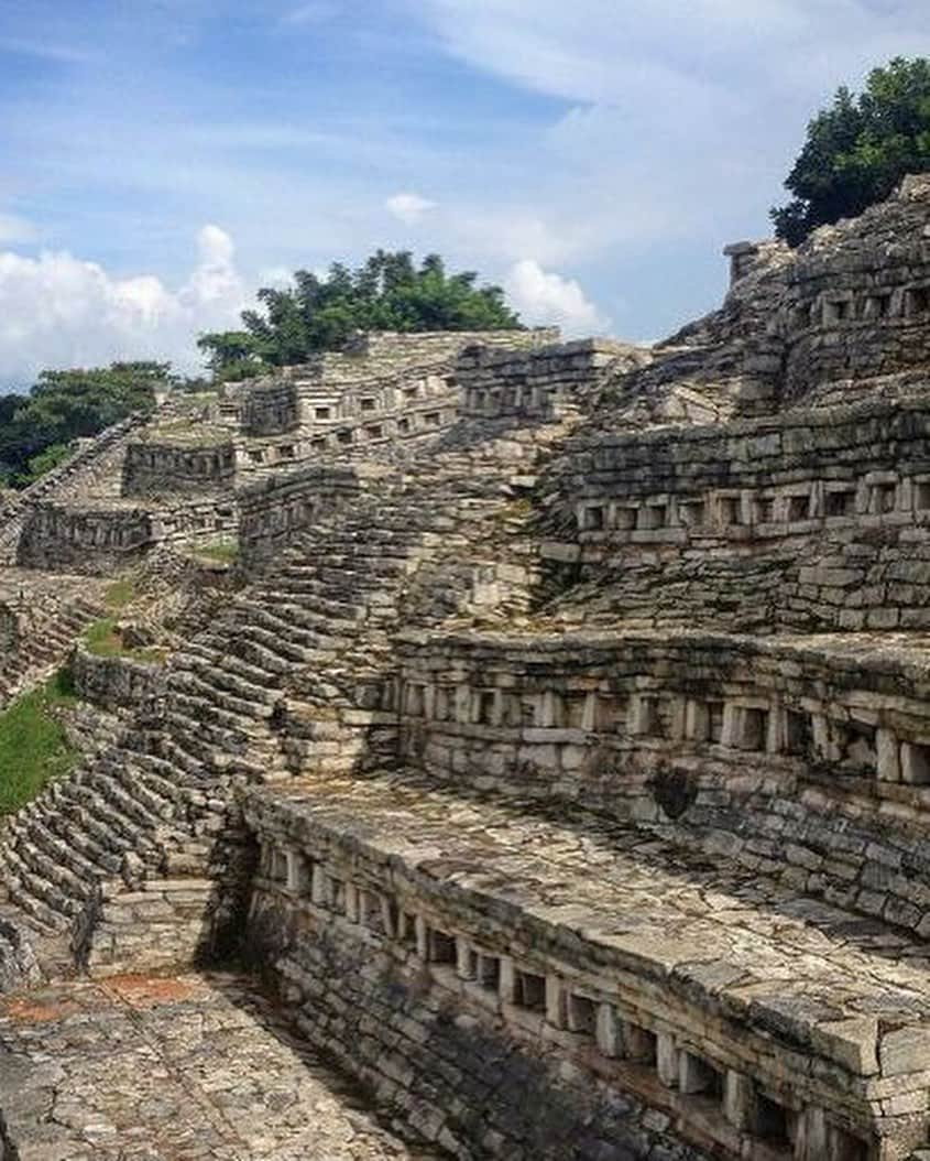 クリスタル・ハリスさんのインスタグラム写真 - (クリスタル・ハリスInstagram)「Sunday feels ✨ I’m currently putting a Mexico trip together to visit Mexico City and Cuetzalan to learn about the culture, traditions, and participate in a very special volunteer opportunity. The trip is limited to ten people due to COVID. Prices and details coming soon. ⁣ Really excited and thank you @unitedplanet for helping me curate this opportunity. ⁣ ⁣ 📷: @burnt_recordings⁣ ⁣ #travel #mexicotrip #mexcioquest #travelwithpurpose #volunteertrips #abroad #mexicocity #Cuetzalan #mexico #travel #curatedtrip #mexicanculture #igtravel ⁣ #travelwithmeaning #unitedplanet #crystalhefner #love #wanderlust #lovetravel #settrips #passionpassport #beautifuldestinations」9月14日 1時55分 - crystalhefner