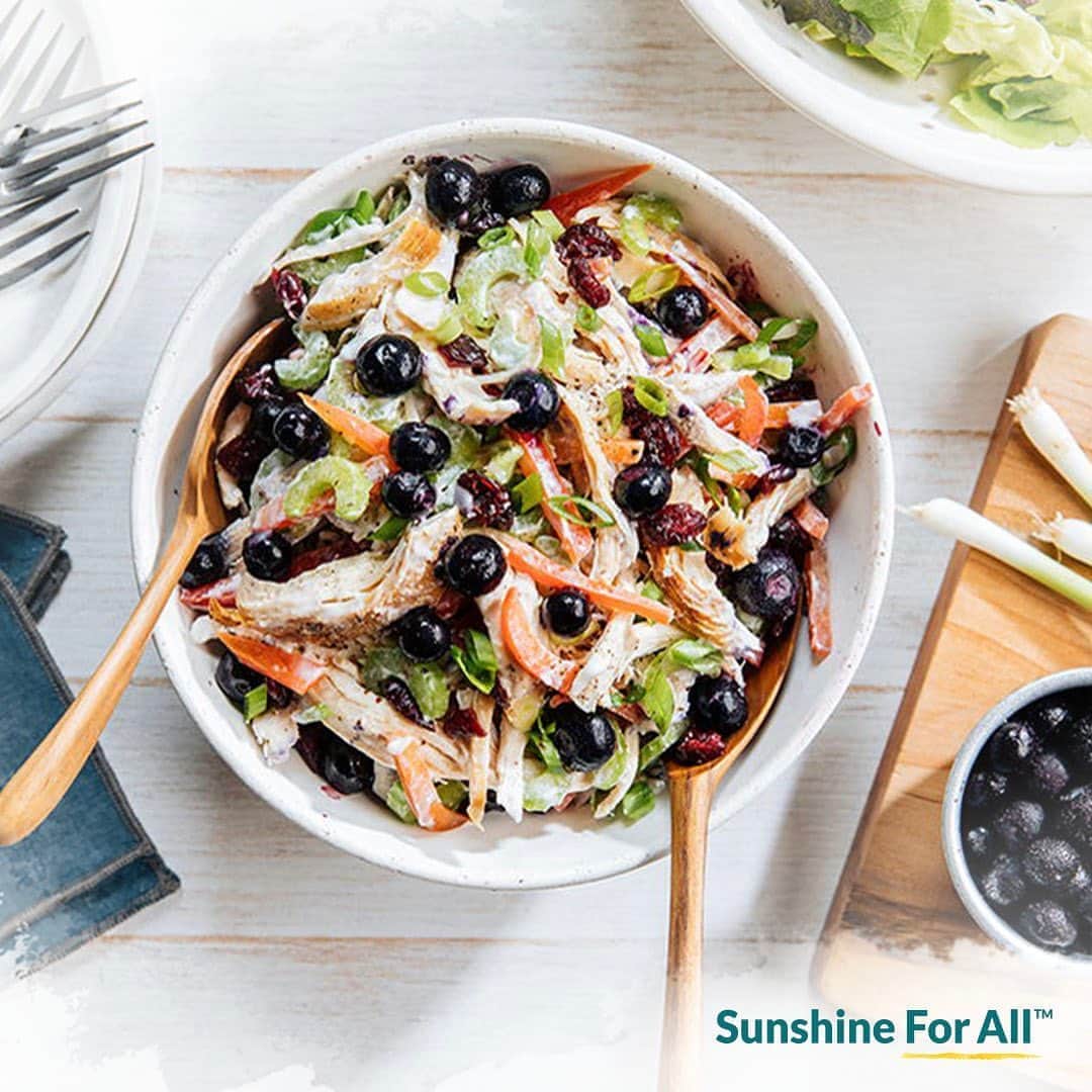 Dole Packaged Foods（ドール）のインスタグラム：「Everyone deserves to enjoy the delicious wonders of fruit in more ways than one. So celebrate #CeliacAwarenessDay with this simple salad recipe! 🥗    Ingredients: 2 cups cubed cooked chicken breast 1-1/2 cups frozen DOLE® Blueberries 1 cup dried cranberries 1/2 cup chopped DOLE Celery 1/2 cup diced orange or red bell pepper 1/4 cup DOLE Green Onion, thinly sliced 1/2 cup lemon lowfat yogurt 2 tablespoons mayonnaise 1/4 teaspoon salt 1 pkg (6 oz.) DOLE Butter Bliss   Steps: Combine chicken, blueberries, cranberries, celery, bell pepper and green onions in large bowl.  Whisk together yogurt, mayonnaise and salt in small bowl.  Gently fold into chicken-fruit mixture; chill. Arrange salad blend on small plates and spoon chicken-fruit mixture over salad.」