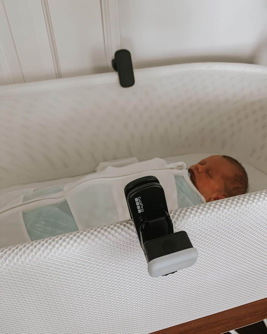 のインスタグラム：「I am so stoked on my @gopro #zeusmini lights!!! They make night time feedings and diaper changes a breeze. You can clip them on pretty much anything and the bottom of the clip is a magnet 🧲. They make me want to go on night time MTB rides and hikes!」