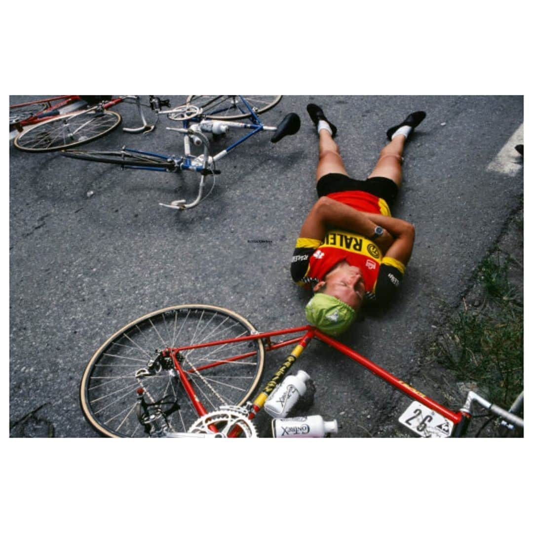 Magnum Photosさんのインスタグラム写真 - (Magnum PhotosInstagram)「Belgian Ludo Peeters uses the stage 16 delay to catch up on some sleep. He won the first road stage of the Tour de France that year – one of three victories from his total 10 Tours. 1982.⁠ .⁠ As the Tour de France 2020 enters its final week, we look back to Harry Gruyaert's images of the race from 1982.⁠ .⁠ Link in bio.⁠ .⁠ © #HarryGruyaert/#MagnumPhotos」9月14日 2時01分 - magnumphotos