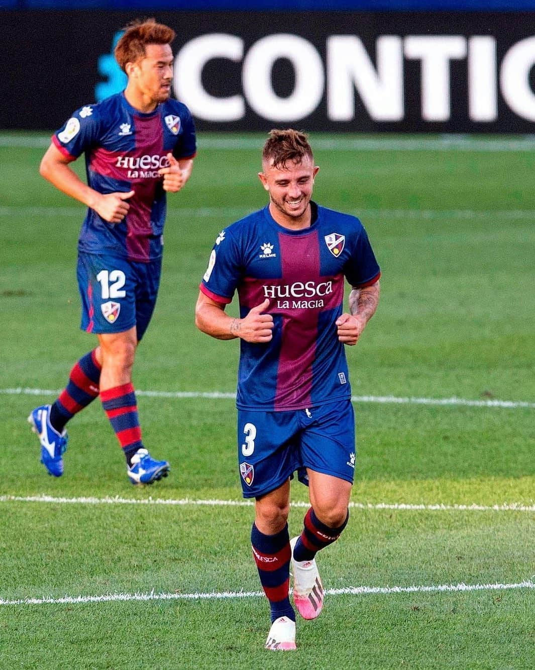 LFPさんのインスタグラム写真 - (LFPInstagram)「✨ Dream week for @pablomaffeo: presentation, debut and first goal for @sdhuesca on their return to #LaLigaSantander! 🔥  ✨ Semana mágica para #Maffeo: presentación, debut y primer gol del #Huesca en su regreso a #LaLiga Santander! 🔥  #Football #Goals #HayQueVivirla #YouHaveToLiveIt #ViveLaLigaSantander」9月14日 2時46分 - laliga