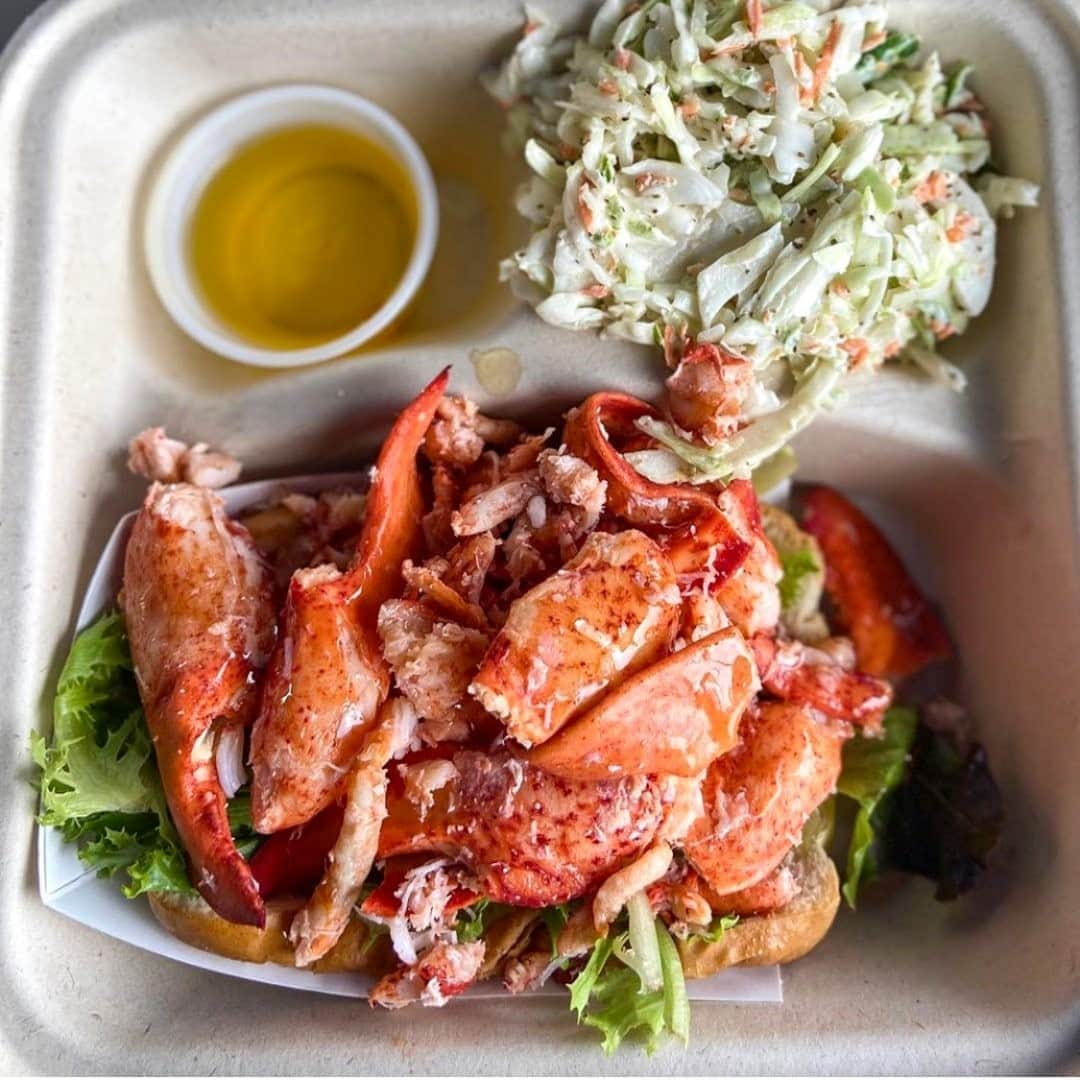 Food & Wineさんのインスタグラム写真 - (Food & WineInstagram)「Just a friendly PSA: lobster roll season is not over!! 📷: Restaurant Editor @mariayagz」9月14日 3時00分 - foodandwine