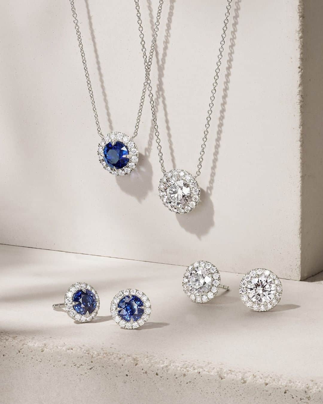 デビッドヤーマンのインスタグラム：「Something blue for the bride. Tap our bio link to discover wedding day jewelry. #DavidYurman」