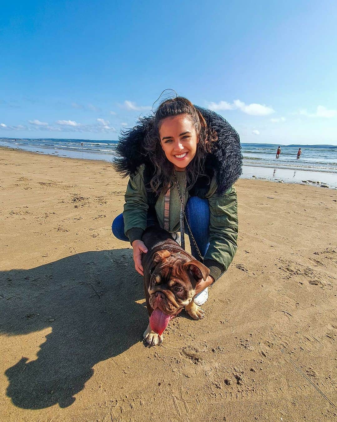 ジョージア・メイ・フットのインスタグラム：「Well Bazza had a belting day @rkidbarry 🐶🐾」