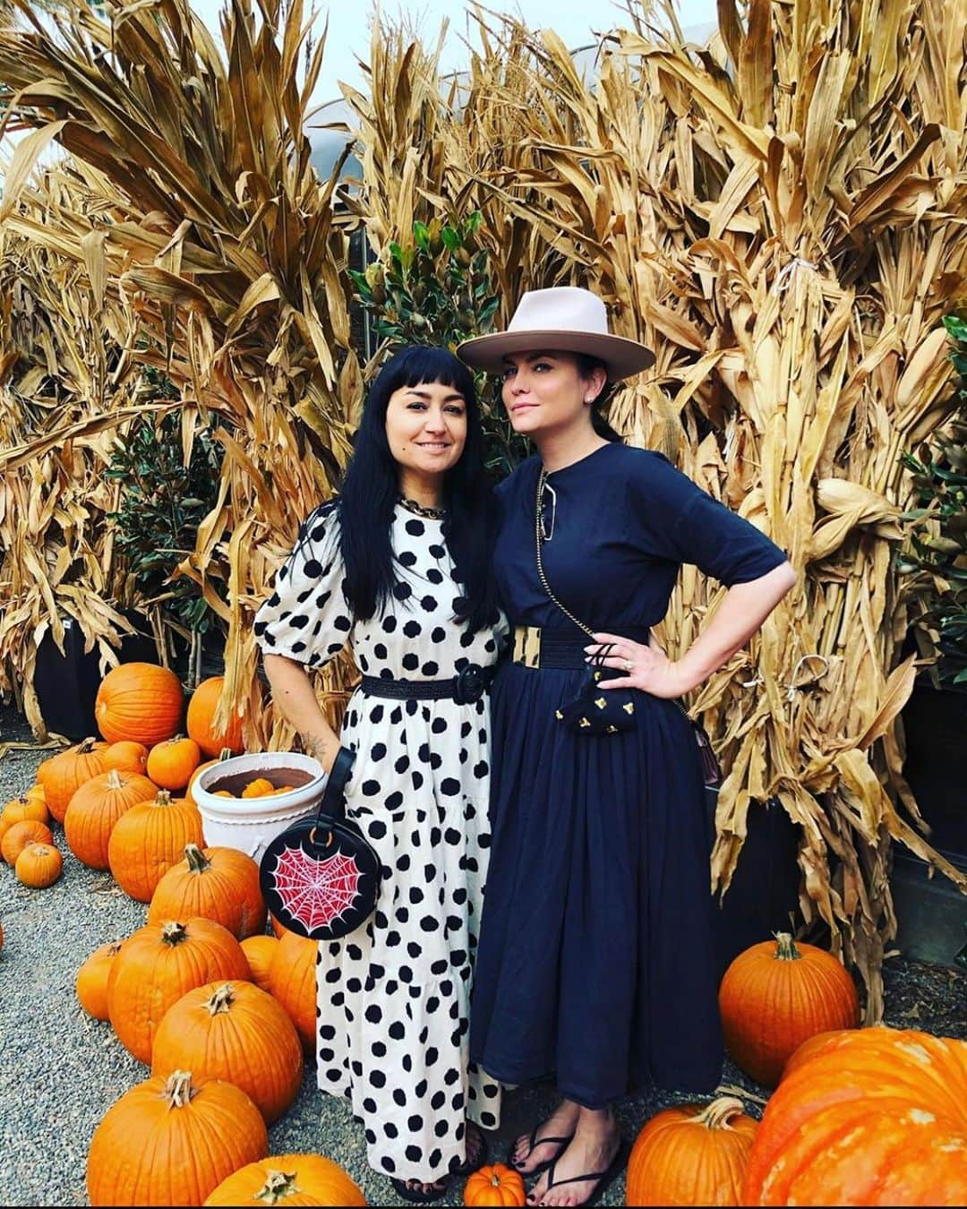 ジョディ・リン・オキーフさんのインスタグラム写真 - (ジョディ・リン・オキーフInstagram)「And the Halloween countdown begins........first pumpkins of the season with @jenfregozo . Now we carve....」9月14日 3時15分 - jodilok