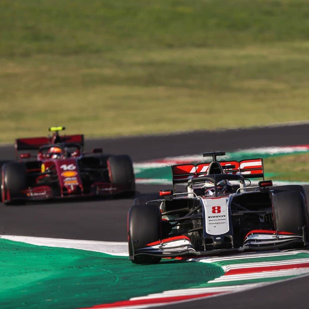 ロマン・グロージャンのインスタグラム：「Well that was a race. Glad we continued racing after the lap 1 crash even with BIG damages on the car. We gave it our best shot 👊 Points will come sooner or later 🤞 Well done @haasf1team  On to Russia  #r8g #f1 #tuscangp」