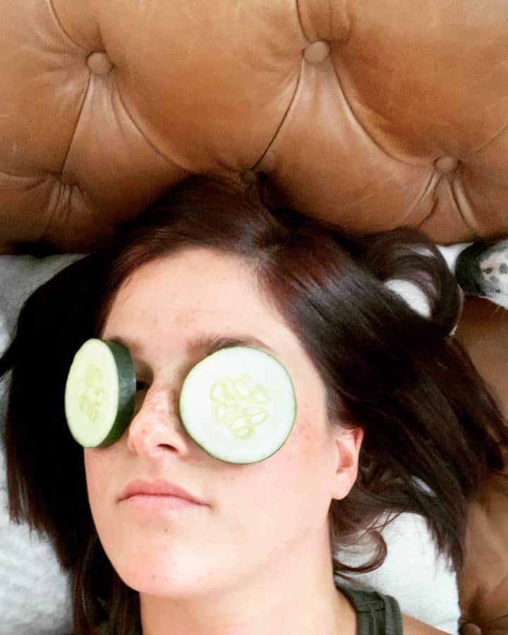 キャサディー・ポープのインスタグラム：「When you’re trying to have a relaxing Sunday.」