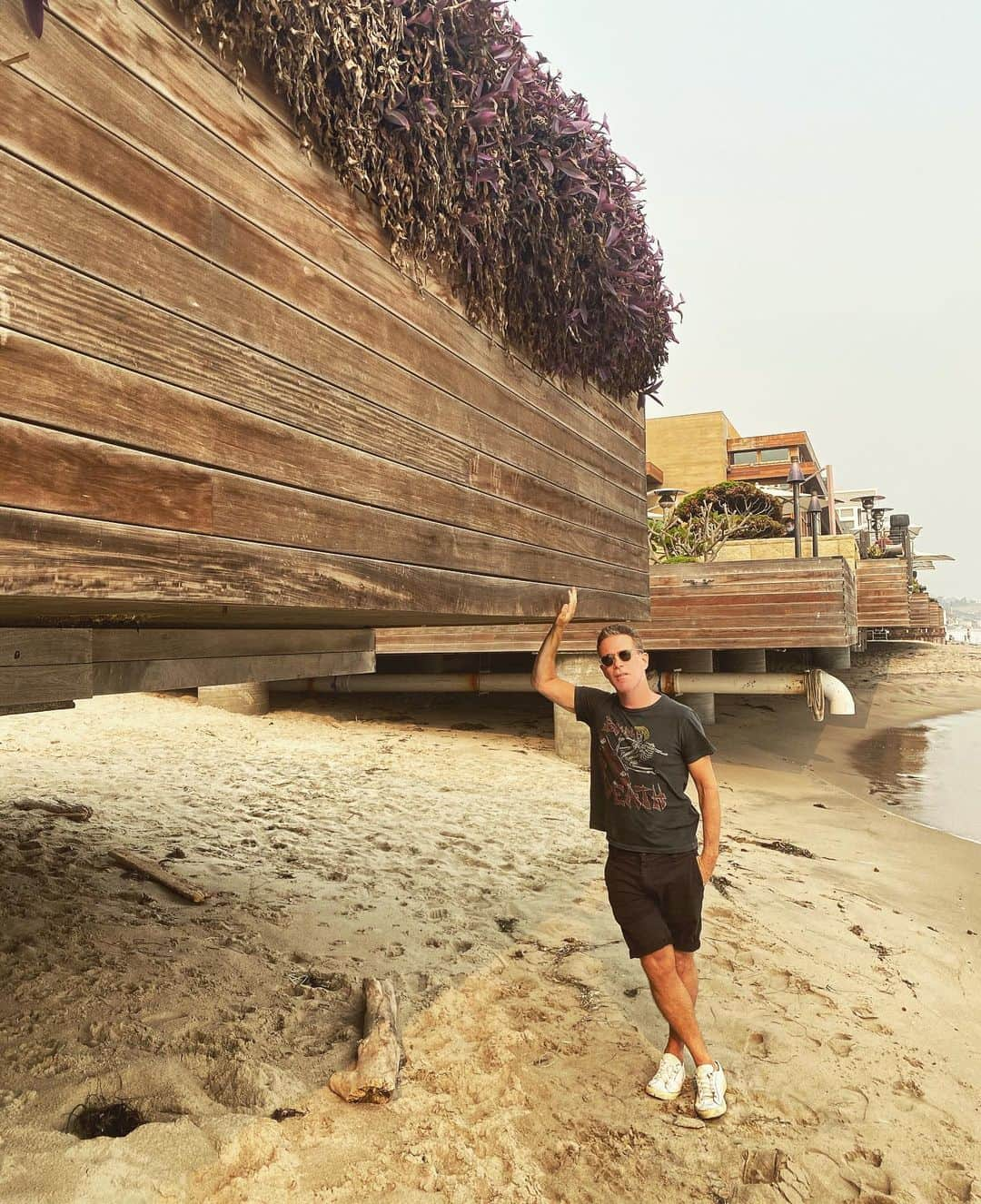 scottlippsさんのインスタグラム写真 - (scottlippsInstagram)「My happy place, the beach and the waves of Malibu, Cali, what’s your happy place? #sundays #beach #malibu」9月14日 3時36分 - scottlipps