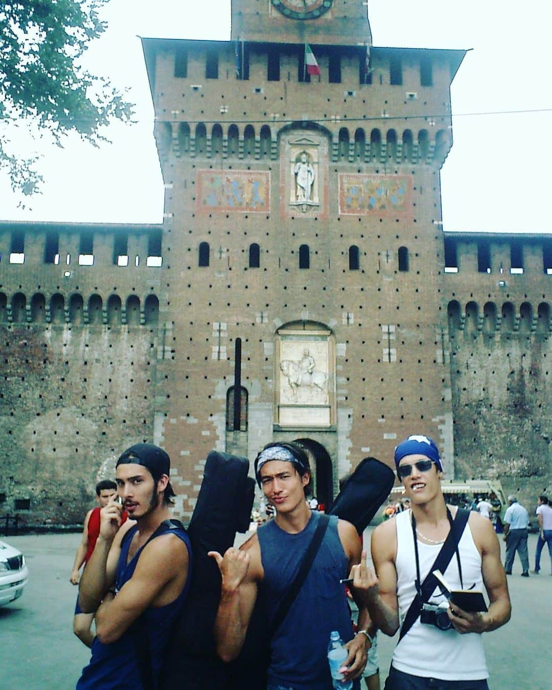 ダニエル・ヘニーさんのインスタグラム写真 - (ダニエル・ヘニーInstagram)「Just found this old pic....2003 in Milano with @andrewmoorenyc and Chris Wiggins...the blue steel trio! #waywayback #milanfashionweek」9月14日 3時42分 - danielhenney