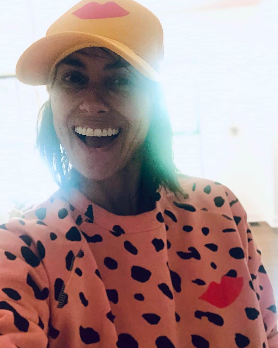 コンスタンス・ジマーのインスタグラム：「Exactly ONE more month before I turn the big FIVE ZERO, so naturally I bought myself some early bday gifts, that’s normal right? I decided I deserve it! It sure made me happy today! ❤️💋💛💗 #sundayselfie」