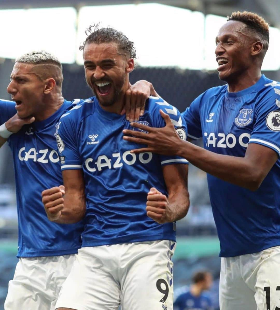 ジェリー・ミナさんのインスタグラム写真 - (ジェリー・ミナInstagram)「𝗧𝗛𝗜𝗦 𝗜𝗦 @everton ⚽💙  Gran esfuerzo de todo el equipo para conseguir una trabajada victoria contra un rival muy complicado ➕3️⃣ Agradecido a Dios por su bendición y por poder empezar la temporada con buenas sensaciones. Great start! 🙏🏾🔵⚪ #UpTheToffees #EFC」9月14日 4時06分 - yerrymina