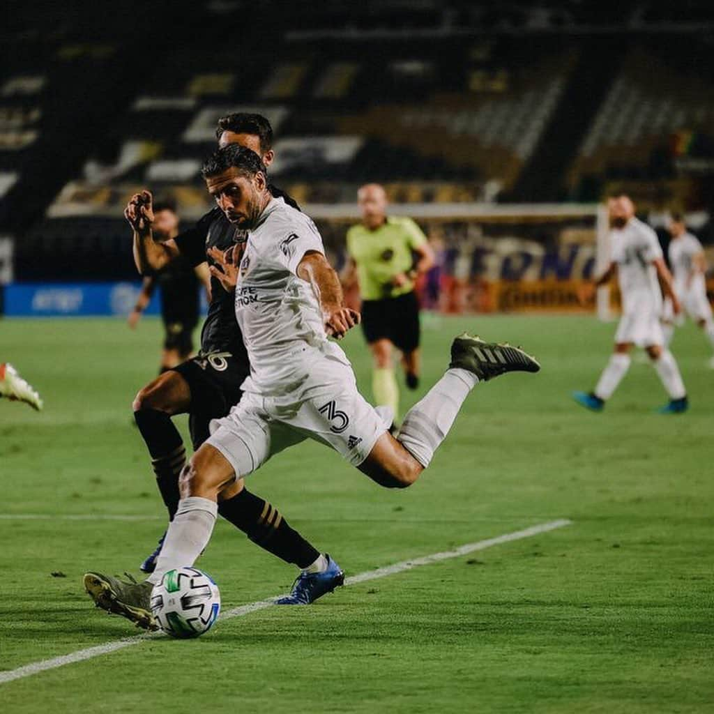 エミリアーノ・インスアさんのインスタグラム写真 - (エミリアーノ・インスアInstagram)「MatchDay ❗️❗️❗️ Let’s go @lagalaxy 💙🤍💛 #CaliforniaDerby」9月14日 4時06分 - emilianoinsua