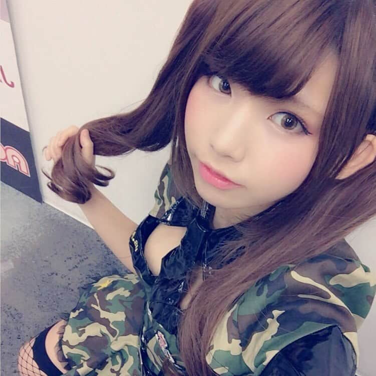 えなこファンページのインスタグラム：「#えなこ #えなこりん #enako #コスプレ #コスプレイヤー #cosplay #cosplayers #ファッション #かわいい #可愛い #ネイル #モデル #大好き #ネイル #コスメ #ヘアアレンジ #コーデ #ファインダー越しの私の世界」