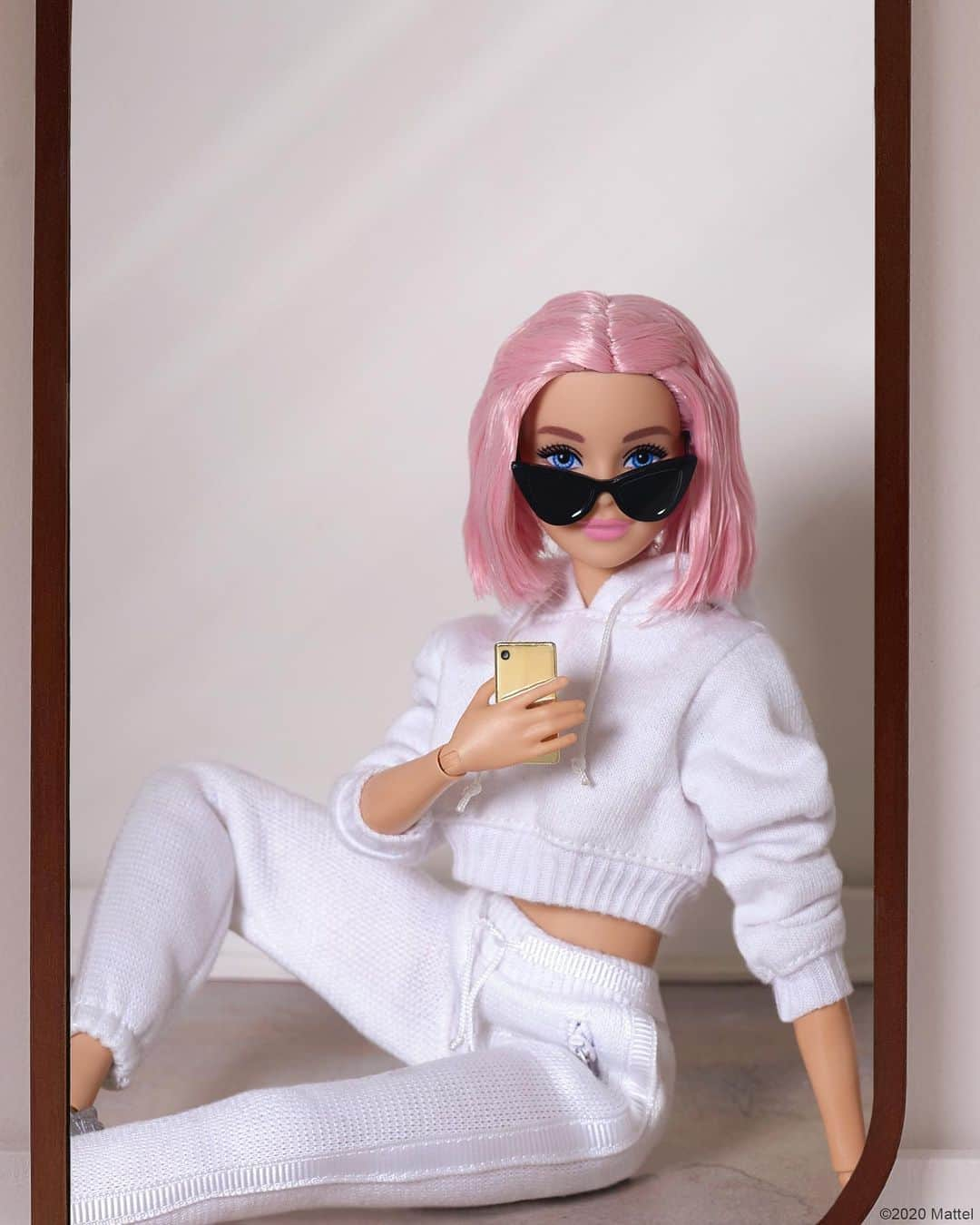 バービーさんのインスタグラム写真 - (バービーInstagram)「Sunday sweatsuit selfie for the win. 💞 #barbie #barbiestyle ⁠⠀」9月14日 4時24分 - barbiestyle