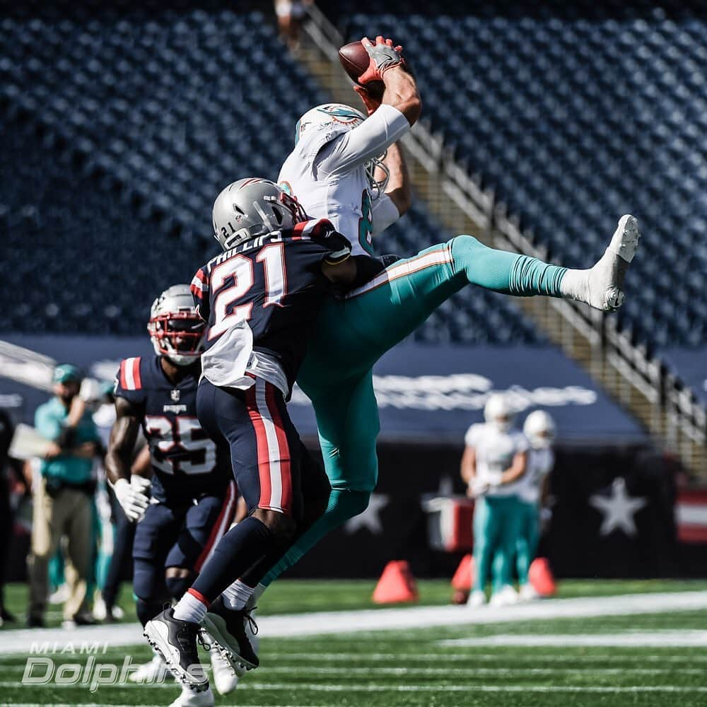 マイアミ・ドルフィンズさんのインスタグラム写真 - (マイアミ・ドルフィンズInstagram)「Taking flight ✈️」9月14日 4時24分 - miamidolphins