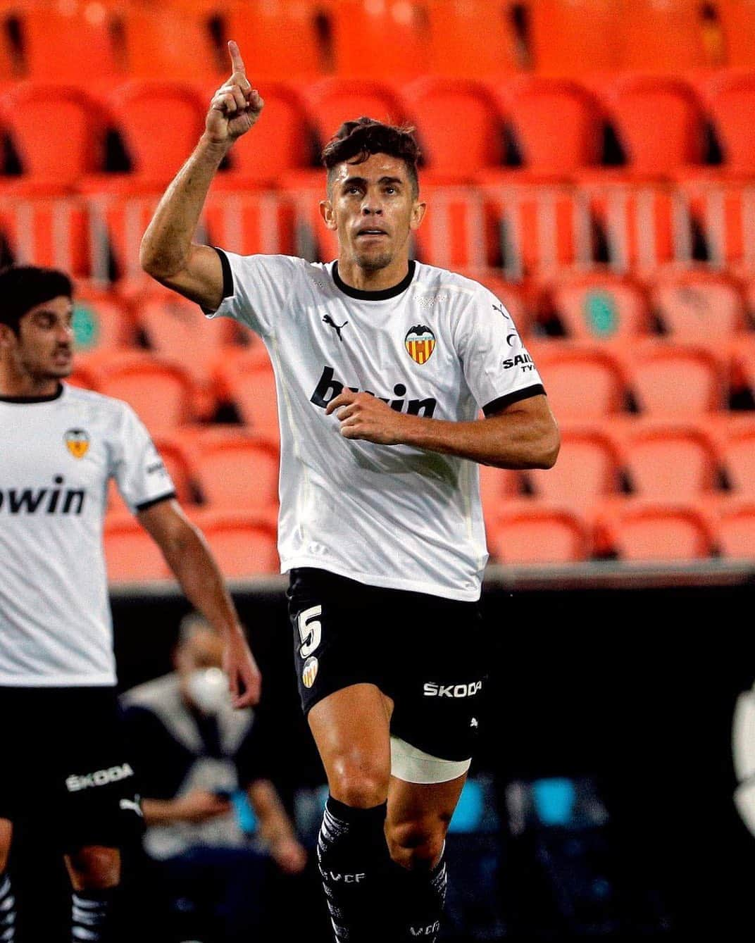 LFPさんのインスタグラム写真 - (LFPInstagram)「🦇 Never give up! 🦇  #LaLiga #LaLigaSantander #Valencia #Paulista #Football #Goals #HayQueVivirla #YouHaveToLiveIt #ViveLaLigaSantander」9月14日 4時35分 - laliga