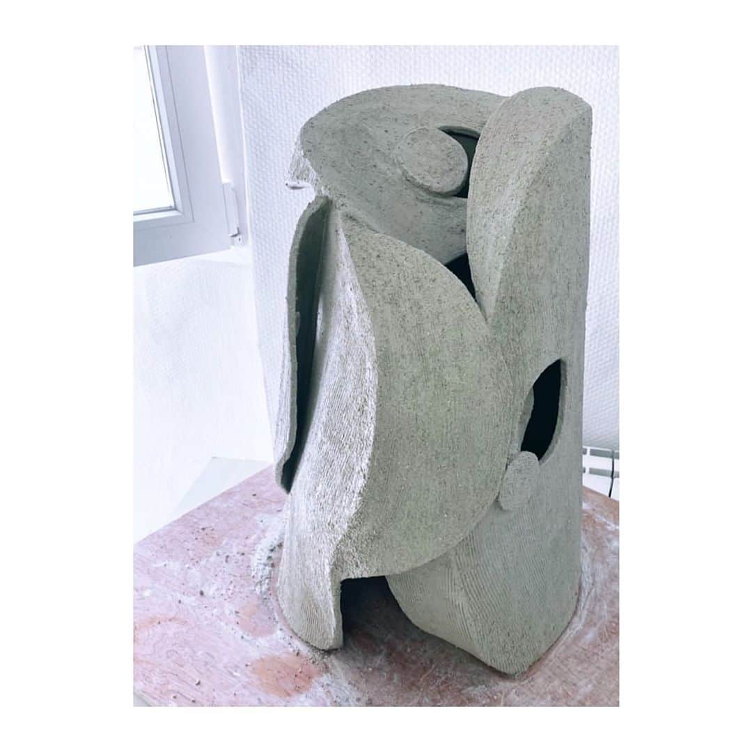 アポロジーさんのインスタグラム写真 - (アポロジーInstagram)「Sneak pic of the Atelier  〰️ /// /// 〰️ Petites photos dans l’atelier   #vallauris #sculpture #lamp #art #design #artresidency」9月14日 4時37分 - olivia_cognet