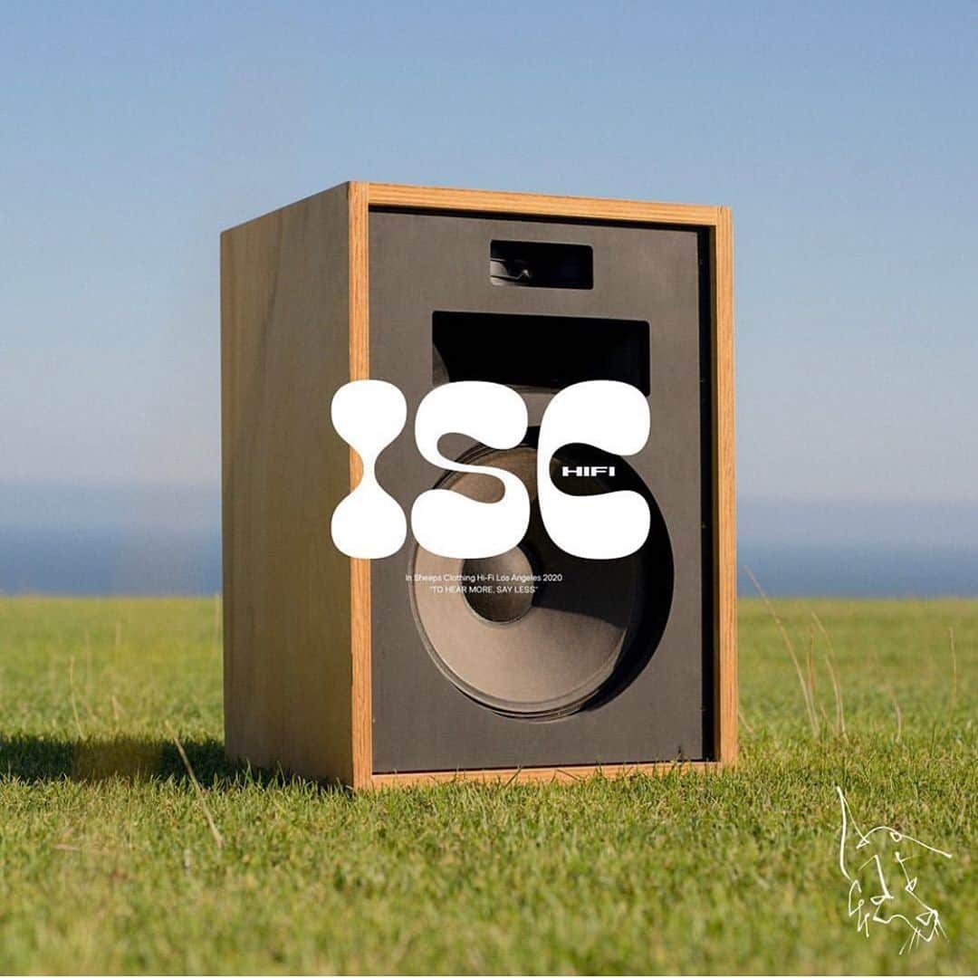 アナベル・ウォーリスのインスタグラム：「Some very handsome and talented fellows have launched an online platform to listen to vinyl records. If you love music, you will LOVE this site. It has INCREDIBLE playlists that you can link straight to your speaker systems.  I hope you all enjoy as much as I do. @insheepsclothinghifi @bryanjosephling #chrispine ❤️」