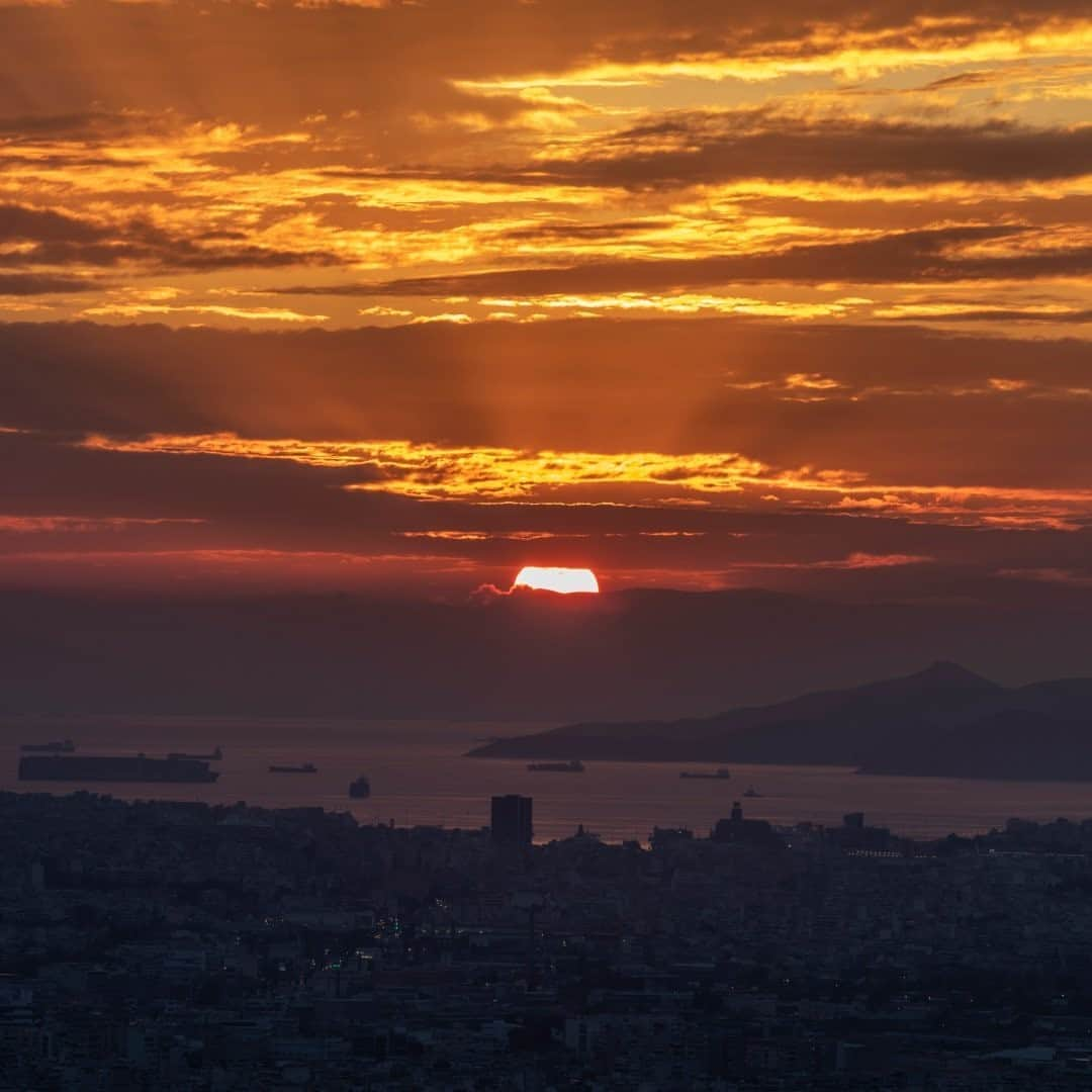 National Geographic Travelさんのインスタグラム写真 - (National Geographic TravelInstagram)「Photo by Muhammed Muheisen @mmuheisen  The sun sets over the Saronic Gulf and part of Athens, Greece. For more photos and videos from different parts of the world, follow me @mmuheisen and @mmuheisenpublic. #muhammedmuheisen #Athens #Greece #Sunset」9月14日 5時06分 - natgeotravel