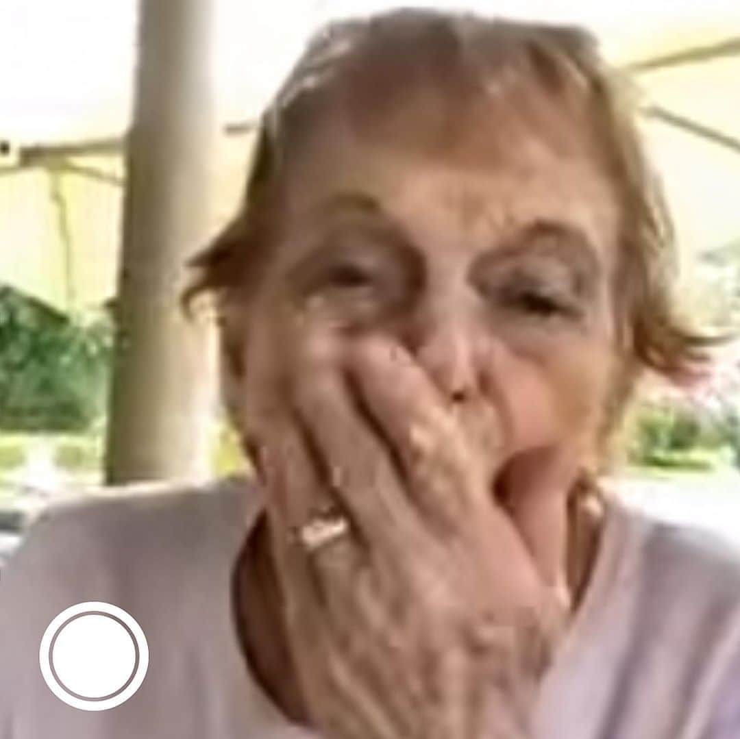 ニコラ・ペルツのインスタグラム：「@meadowwalker your do good challenge is such a beautiful idea, thank you for nominating me. for my act of kindness I’m reaching out to all the elderly people in my life to tell them I love them. this year has been hard and isolating for our loved ones who are at high risk for covid. even a two minute phone call can mean the world. A little goes a long way. tell someone you love them, if you can. I nominate @willpeltz @bradleygpeltz @averydomi @lesliefremar @alex.schack (this is my naunni the light in my life 😌)」