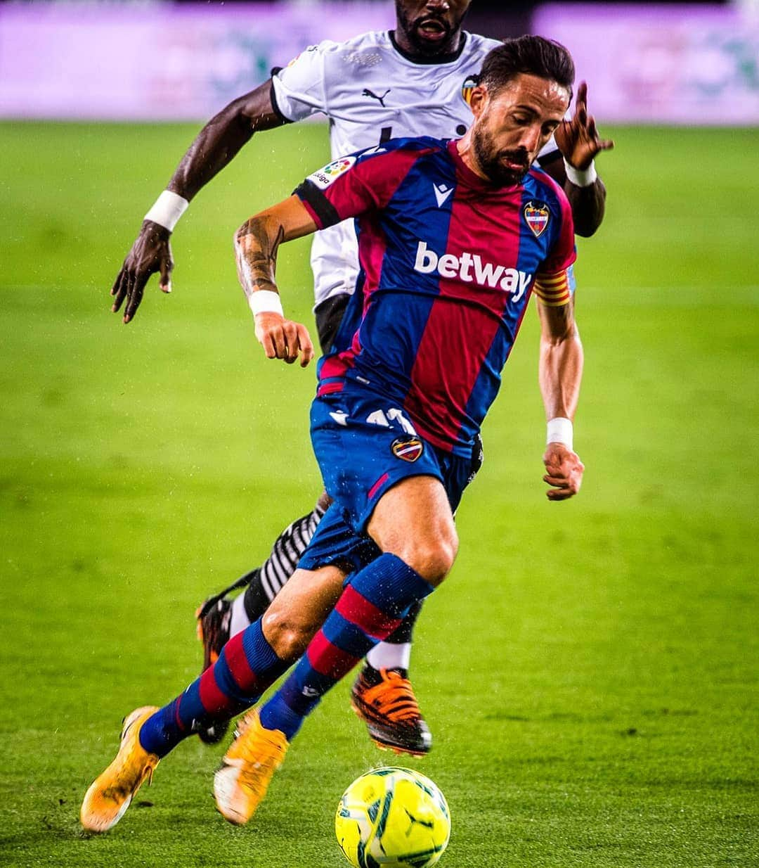 レバンテUDさんのインスタグラム写真 - (レバンテUDInstagram)「2/2 HALF 🔛  @valenciacf 2-2 #LevanteUD  #LevantemosValencia #ValenciaLevante」9月14日 5時10分 - levanteud